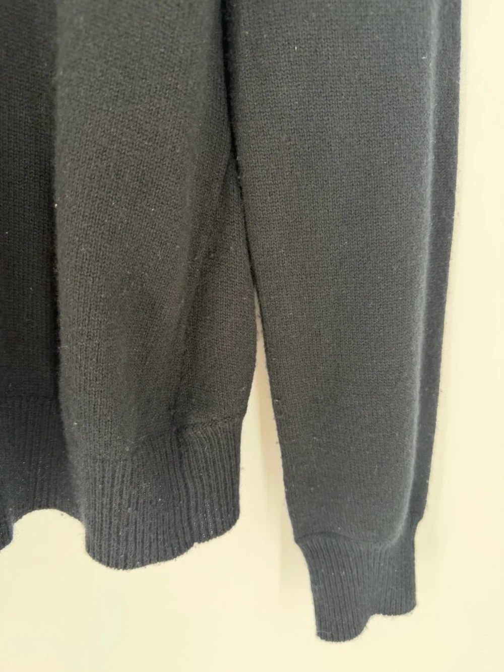 Burberry Prorsum Cashmere Blend Pleated Back Long Sleeve Crewneck Black Sweater